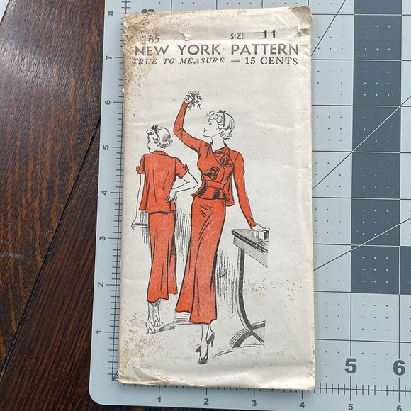 New York Pattern 165, size 11 pattern for two piece skirt w side opening - Picture 2 of 10